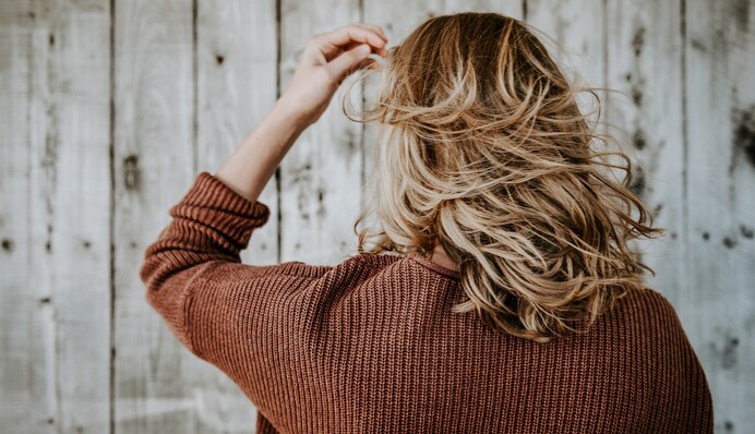 Эксперты назвали 10 повседневных привычек, которые могут навредить волосам