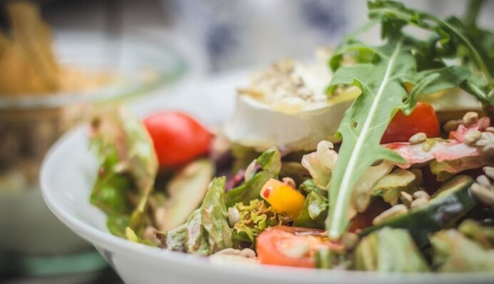 Что делать с вареными яйцами на Пасху: рецепты быстрых и вкусных салатов