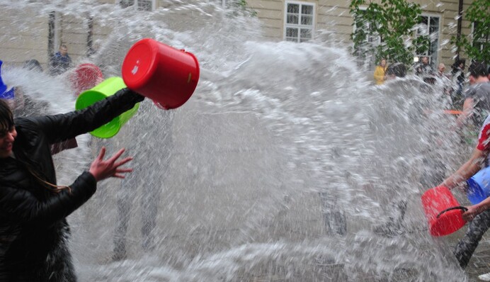 Дощ зранку - буде дощове літо: головні прикмети Поливаного понеділка після Великодня