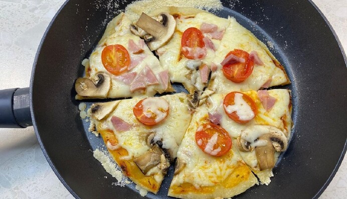 Рецепт быстрой пиццы за 10 минут: как приготовить ее на сковороде