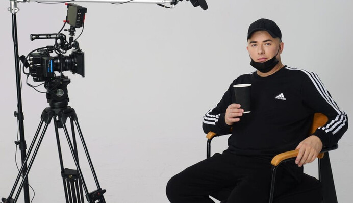 Андрій Данилко зізнався, чому на людях не знімає чорну маску з підборіддя