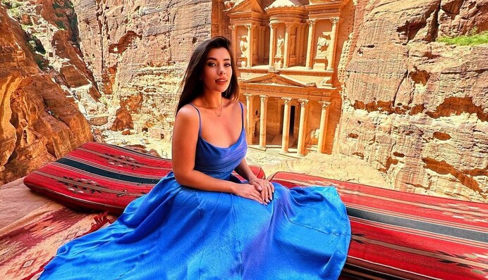 Забула вдягнути бюстгальтер: Анна Неплях схвилювала мережу відвертими фото на відпочинку