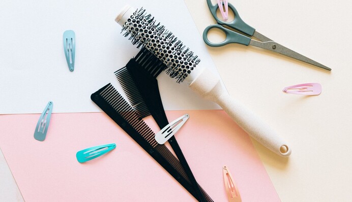 Что будет, если никогда не мыть щетку для волос: эксперты дали ответ