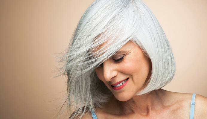 Как выглядят модные прически, которые возвращают женщинам молодой вид