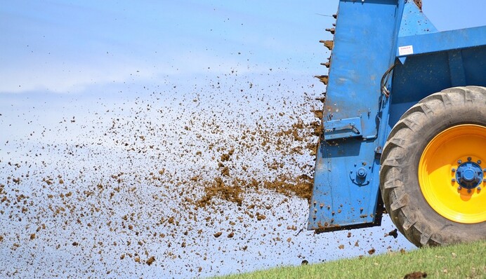 Ефекту не буде: які добрива на городі категорично не можна змішувати