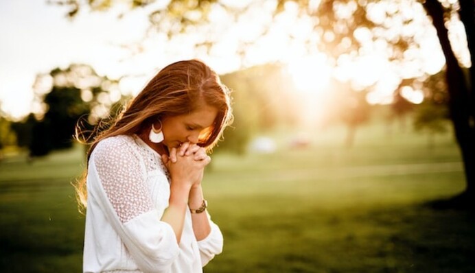 Как молиться за умерших на Радоницу: важные молитвы на поминальные дни