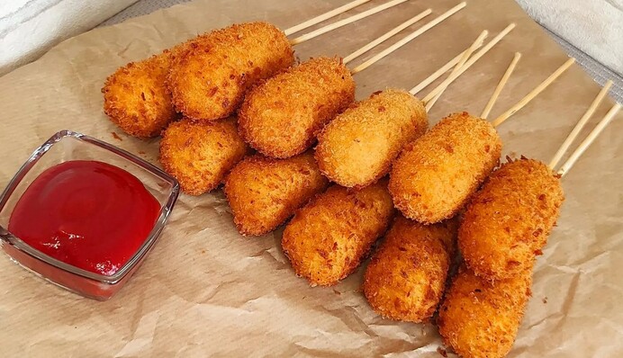 Максимально швидко і просто: як приготувати сосиску в тісті корн-дог