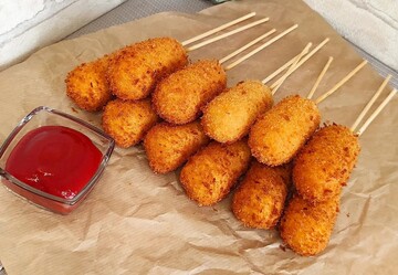 Максимально быстро и просто: как приготовить сосиску в тесте корн-дог