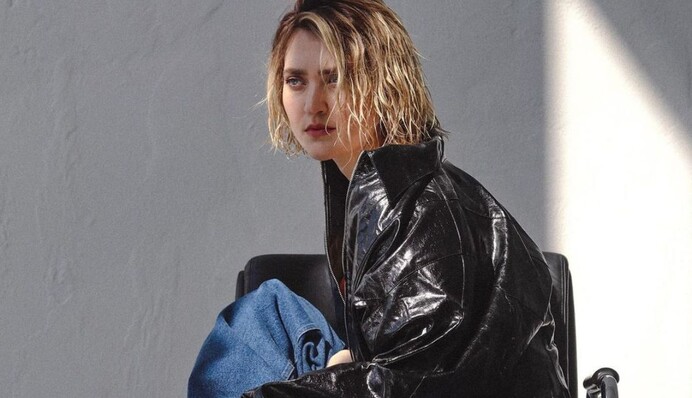 Віра Кекелія показала модний фасон джинсів у звабливій фотосесії