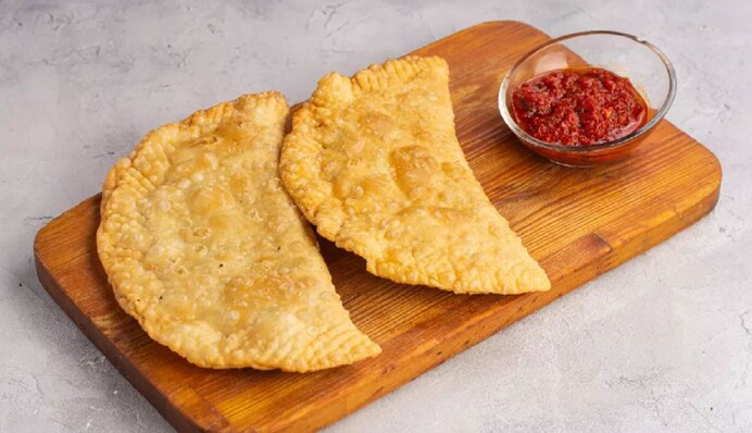 Чтобы чебуреки были хрустящими и с пузырьками, добавьте один ингредиент: простой рецепт