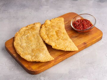 Чтобы чебуреки были хрустящими и с пузырьками, добавьте один ингредиент: простой рецепт