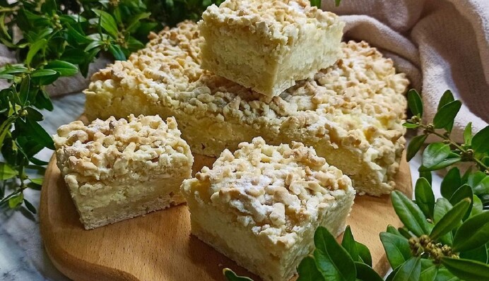 Рецепт вместо шарлотки: как приготовить тертый пирог с яблоками