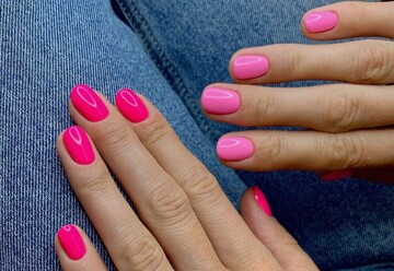 Малиновий манікюр - яскравий тренд 2023 року: фото модних відтінків і дизайнів