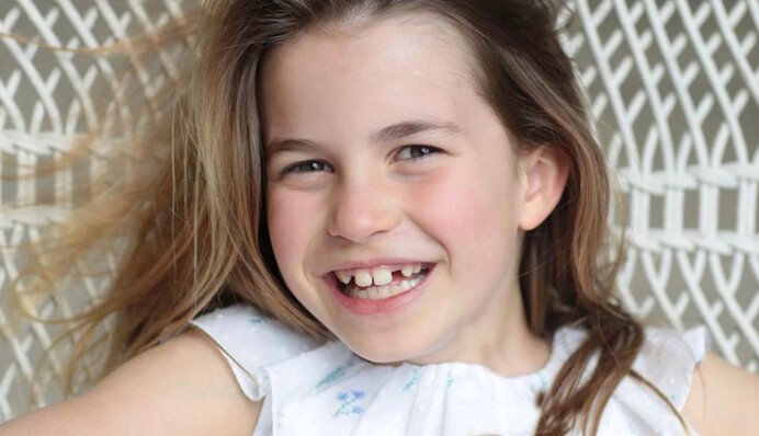 Копія тата: королівська родина показала фото принцеси Шарлотти в день її народження