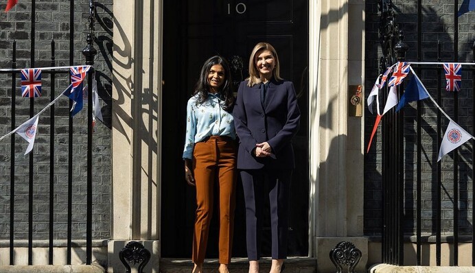 Олена Зеленська прибула у Лондон напередодні коронації Чарльза ІІІ: фото першої леді