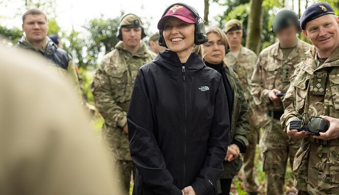 Олена Зеленська відвідала українських військових, які проходять навчання у Британії: фото, відео