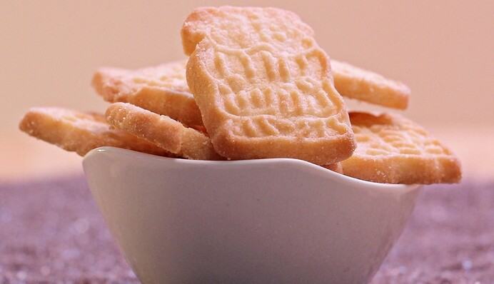 Торт за 20 минут: как приготовить без духовки десерт из печенья и сметаны