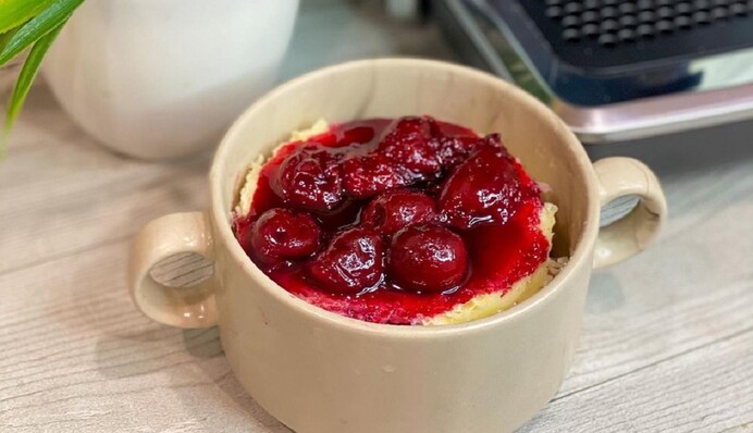 Чизкейк в чашке: как приготовить без выпечки вкусный десерт в микроволновке