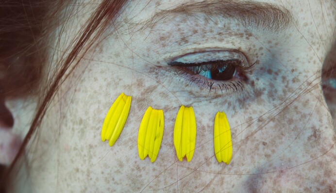 Эксперты посоветовали, как улучшить кожу под глазами в домашних условиях