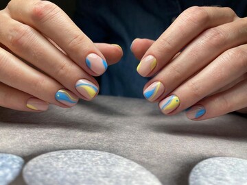 Десять свежих идей патриотического маникюра в желто-голубых цветах: фото