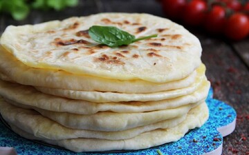 Готується дуже просто: рецепт коржиків з картоплею і сиром у якості начинки