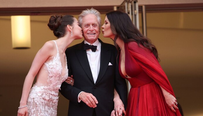 Майкл Дуглас і Кетрін Зета-Джонс привели дочку-красуню на Каннський кінофестиваль: фото