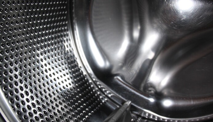 Простое средство уничтожит бактерии и запах в стиральной машине без химии – оно всегда под рукой