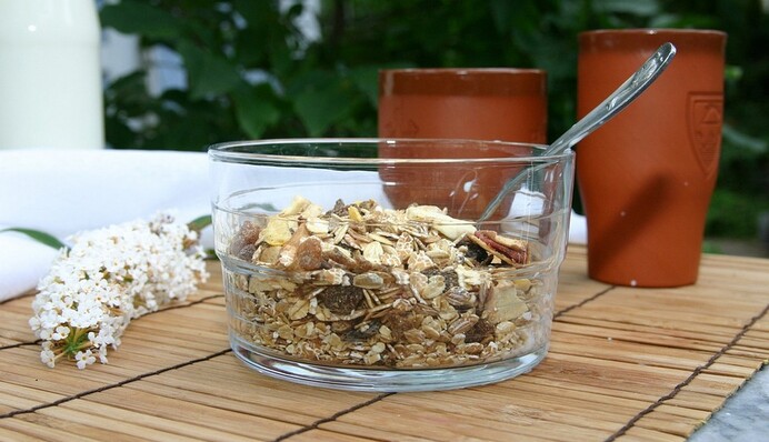 Как приготовить запеченную овсянку с шоколадом и бананом: рецепт простого завтрака