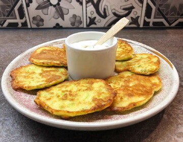 Улюблений рецепт на літо: як приготувати оладки з кабачків без зайвої олії