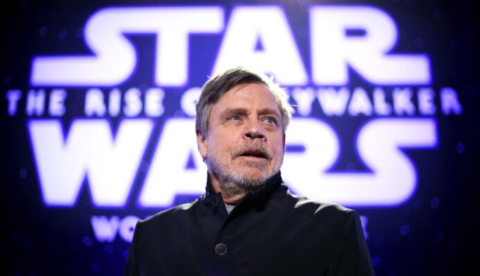 Марк Хэммилл поддержал Украину и показал уникальную вышиванку, посвященную 