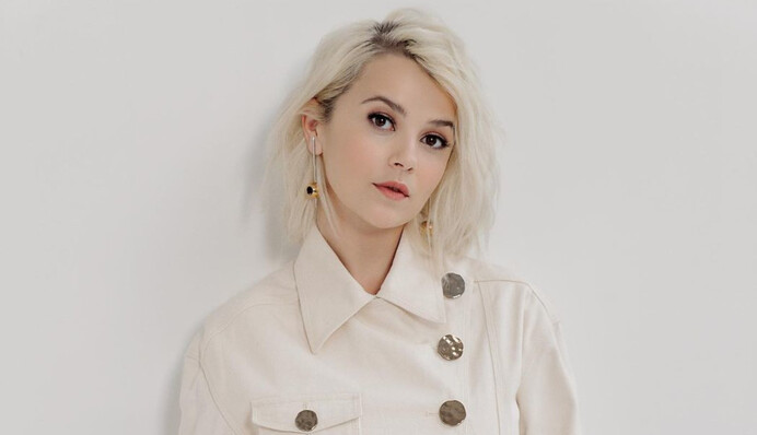 Міка Ньютон показала фото в онкологічному центрі у США і розповіла про своє здоров'я