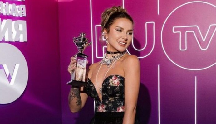 Зрадницю Анну Асті назвали співачкою року в Росії: під час війни вона втекла до Москви