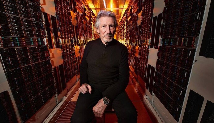 Прихильника РФ Роджера Вотерса перевіряє поліція: на концерті в Берліні він одягнувся як нацист