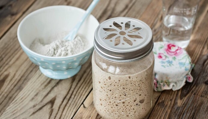 Краще брати свіжі дріжджі: як приготувати підгодівлю для помідорів