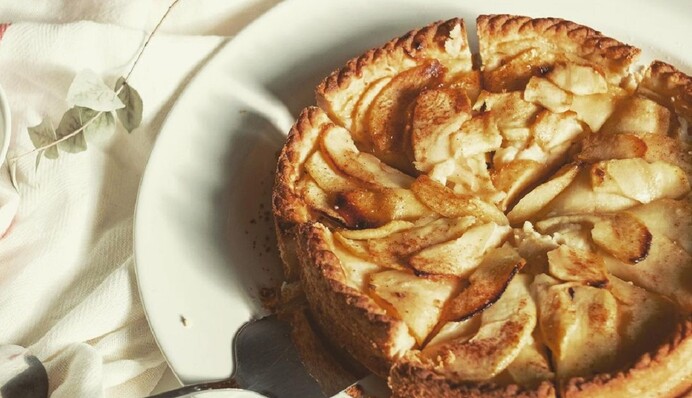 Смачніше звичайної шарлотки: як приготувати французький яблучний пиріг