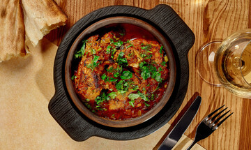 М'ясо по-грузинськи: як приготувати традиційну страву чашушулі з помідорами