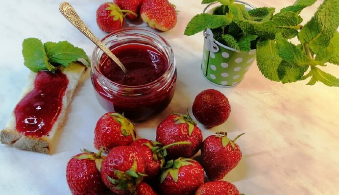 Рецепт вкусного варенья: как приготовить клубничный джем с базиликом