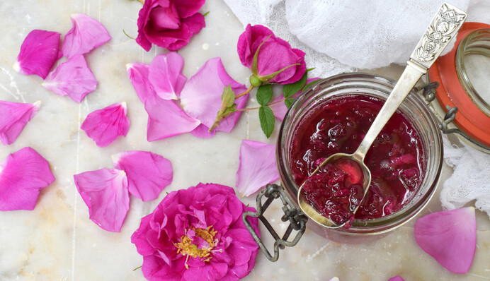 Ароматне трояндове варення - хіт сезону: як приготувати його з пелюсток і цукру