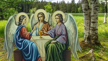 Нельзя купаться и работать на огороде: главные запреты и приметы на Троицу