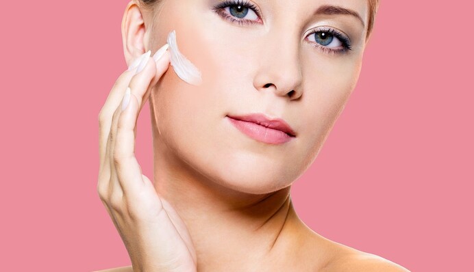 Пластичний хірург спростувала п'ять поширених міфів про зморшки і старіння