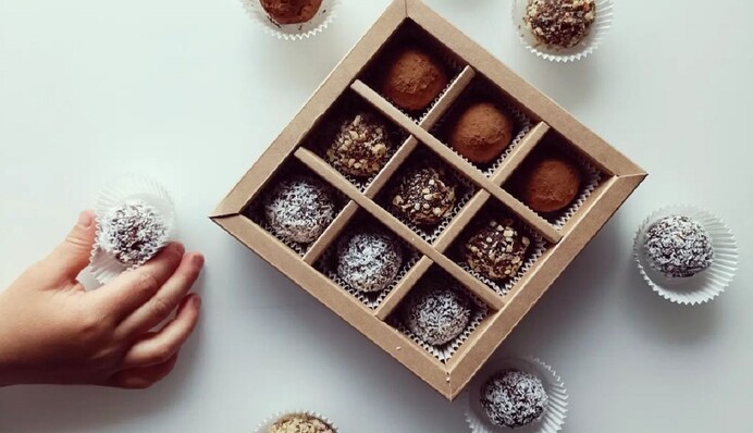 С орехами и сухофруктами: как приготовить вкусные домашние конфеты без сахара