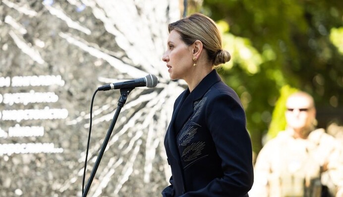 Олена Зеленська виступила з емоційною промовою на відкритті меморіалу загиблим дітям у Харкові