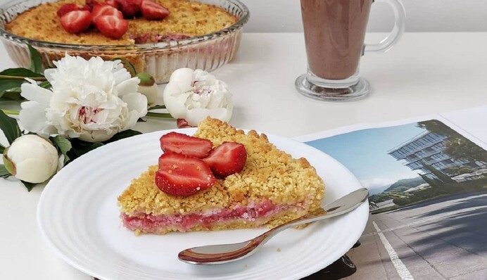 Итальянский вариант тертого пирога: как приготовить сбричолату с клубникой и сыром