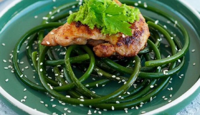 Як смачно приготувати смажені стрілки часнику: простий сезонний рецепт