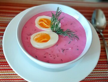 Холодник вместо окрошки: как приготовить на кефире с вареными яйцами