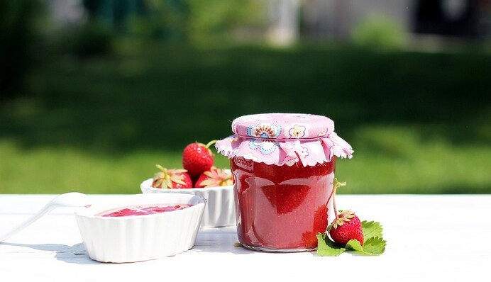 Варення, яке зберігає аромат свіжої ягоди: рецепт полуничного джему на зиму