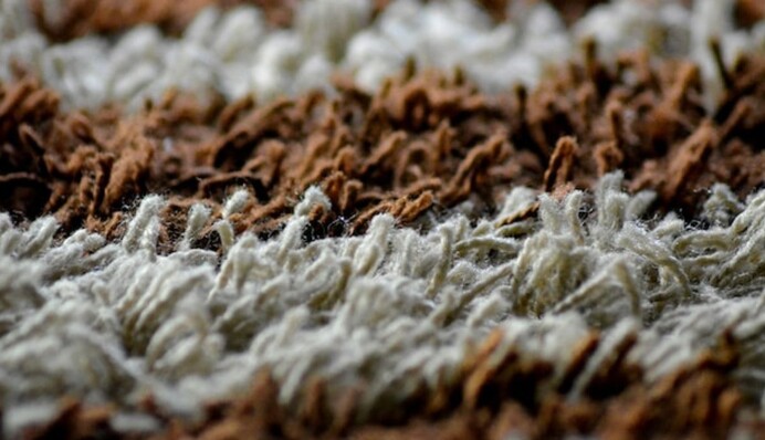 Як почистити килим содою: два швидких способи, які допоможуть позбутися плям