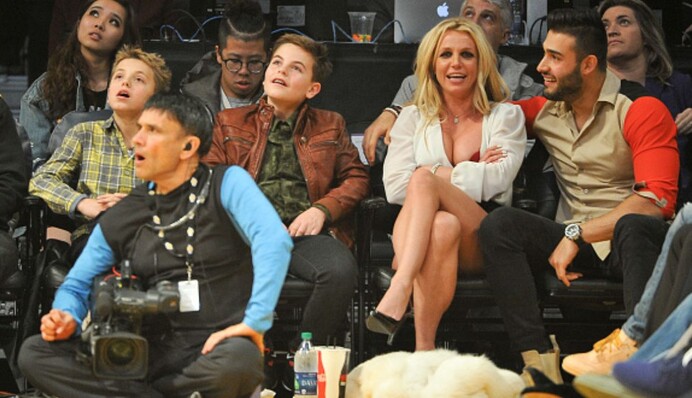 Бритни Спирс публично обратилась к сыновьям на фоне слухов об употреблении наркотиков