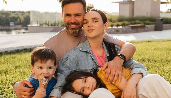 Це наш син: дружина Тімура Мірошниченка розповіла про усиновлення хлопчика з Житомира