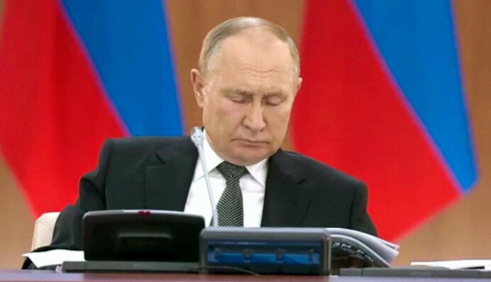 Виліз із бункера: як Путін 